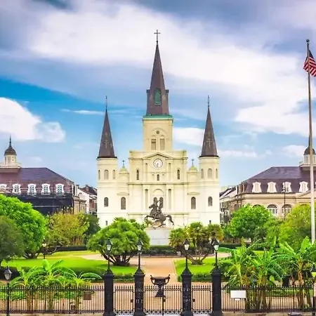 Wyndham French Quarter Hotel 4*
