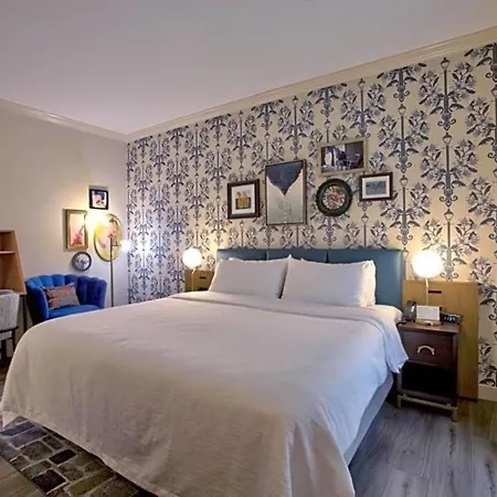 Royal St. Charles Hotel 3*