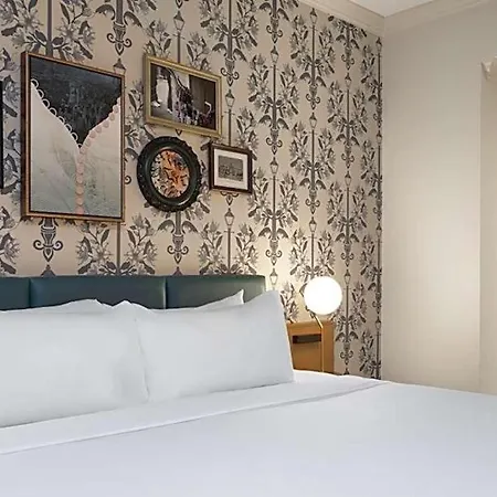 Royal St. Charles Hotel 3*