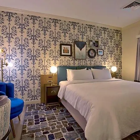 Hotel Royal St. Charles 3*