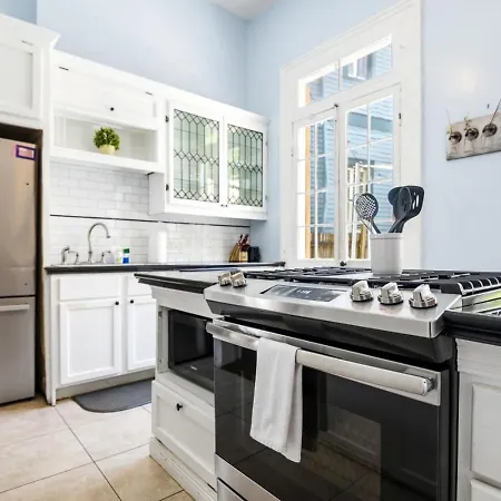 Governors Mansion 5 Bedroom-3 Bath Holiday home New Orleans