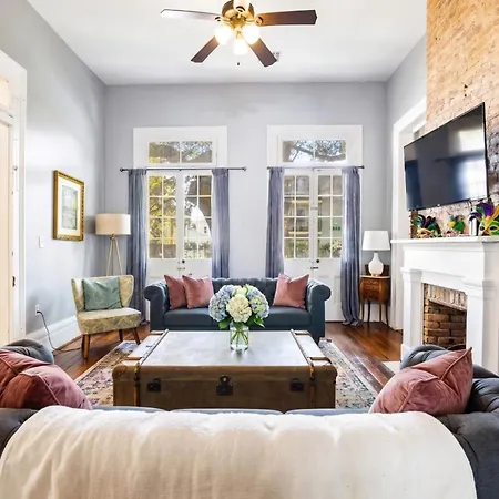 Governors Mansion 5 Bedroom-3 Bath *