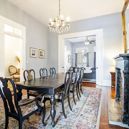 Governors Mansion 5 Bedroom-3 Bath * New Orleans