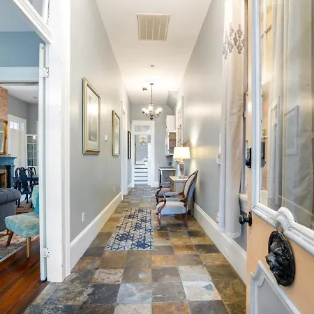 Governors Mansion 5 Bedroom-3 Bath