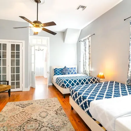 Holiday home Governors Mansion 5 Bedroom-3 Bath *