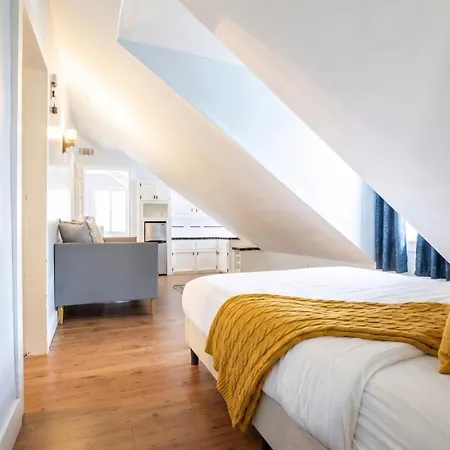 Holiday home Governors Mansion 5 Bedroom-3 Bath *