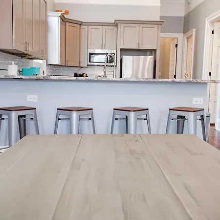 St Philip Gem 5 Bed-5 Bath Steps To Fq - Monthly Holiday home *