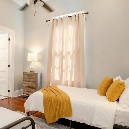 St Philip Gem 5 Bed-5 Bath Steps To Fq - Monthly