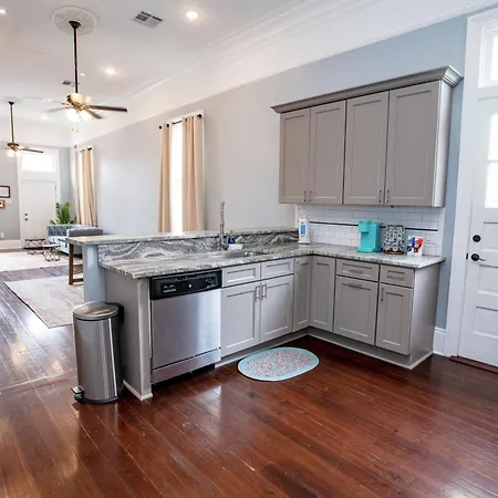 St Philip Gem 5 Bed-5 Bath Steps To Fq - Monthly Holiday home