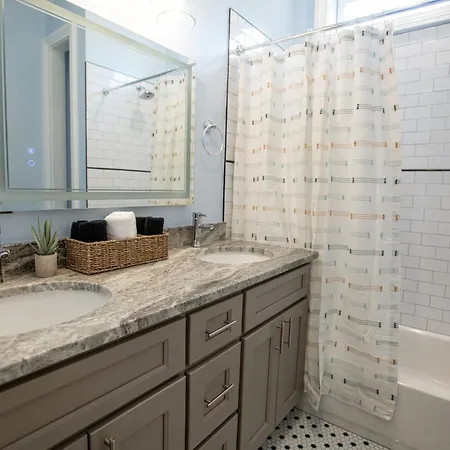 St Philip Gem 5 Bed-5 Bath Steps To Fq - Monthly * New Orleans