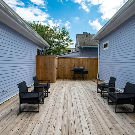 St Philip Gem 5 Bed-5 Bath Steps To Fq - Monthly