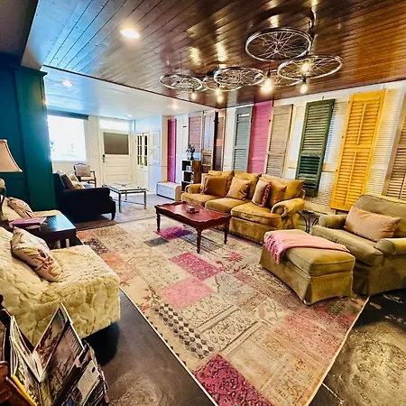 Apartment 3 Bedroom Private First Floor Apartment In Marigny Sleeps 6 Walk To Frenchmen & Bourbon & French Quarter