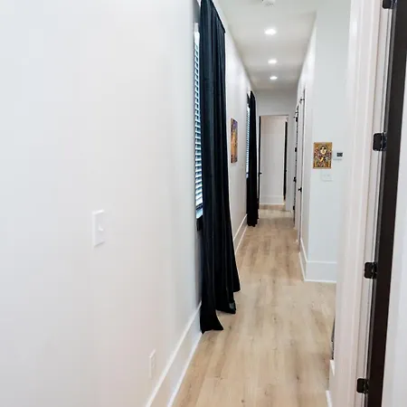 Shimmering New Nola Tvs In Bedrooms & Parking Holiday home *