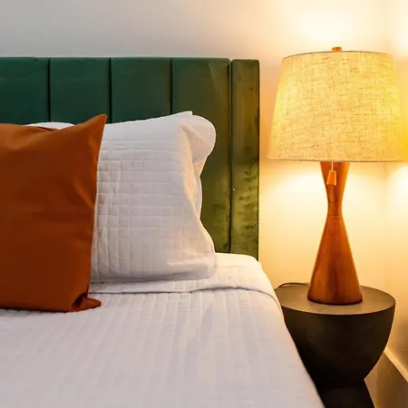 Shimmering New Nola Tvs In Bedrooms & Parking Holiday home *