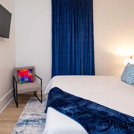 Holiday home Shimmering New Nola Tvs In Bedrooms & Parking *