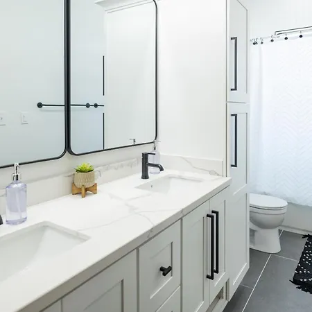 Shimmering New Nola Tvs In Bedrooms & Parking * New Orleans