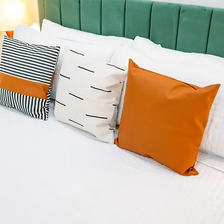 Shimmering New Nola Tvs In Bedrooms & Parking Holiday home *