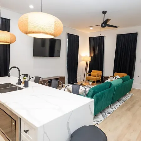 Shimmering New Nola Tvs In Bedrooms & Parking * New Orleans