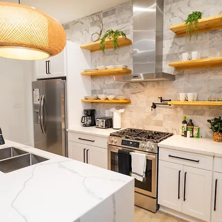 Shimmering New Nola Tvs In Bedrooms & Parking Holiday home *