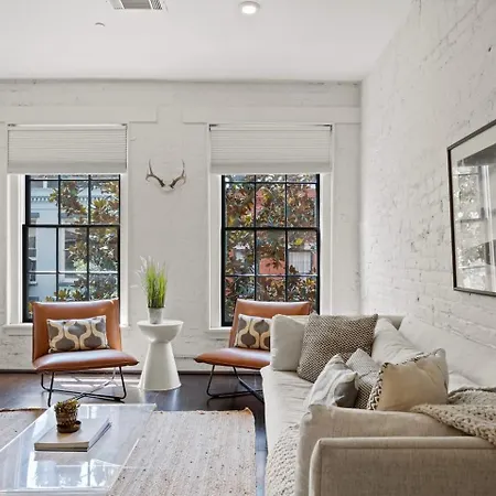 Hotel Group-friendly Near Bourbon Street