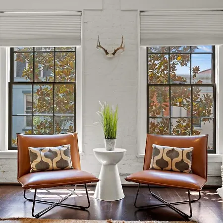Group-friendly Near Bourbon Street