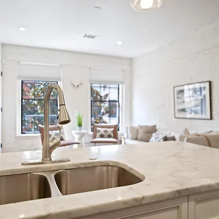 Group-friendly Near Bourbon Street *