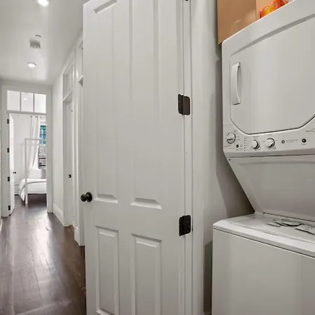 Group-friendly Near Bourbon Street New Orleans