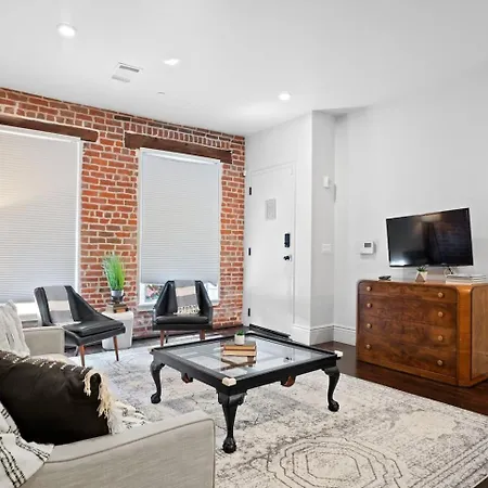 Hotel Group-friendly Near Bourbon Street