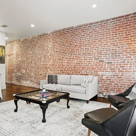 Group-friendly Near Bourbon Street *