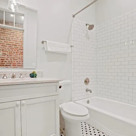 Hotel Group-friendly Near Bourbon Street