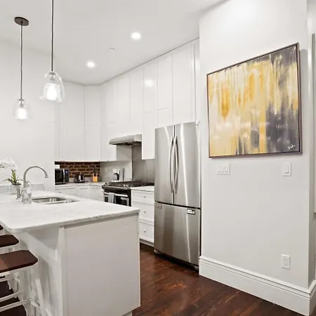 Group-friendly Near Bourbon Street *