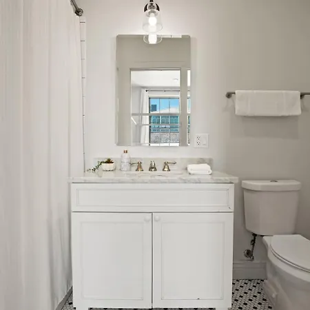 Hotel Group-friendly Near Bourbon Street New Orleans