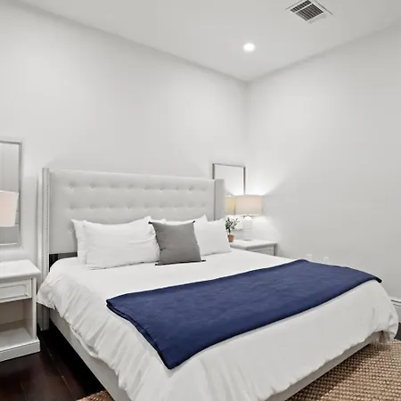 Group-friendly Near Bourbon Street New Orleans