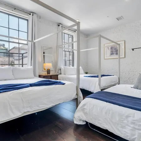 Group-friendly Near Bourbon Street * New Orleans