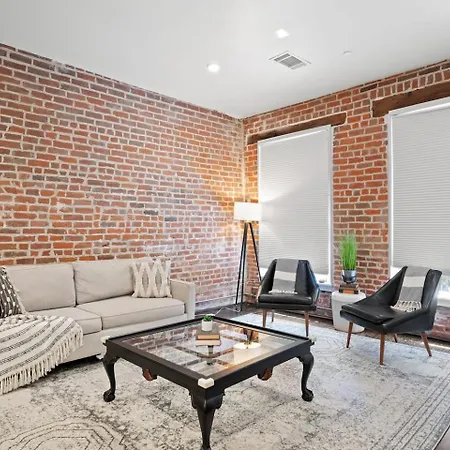 Hotel Group-friendly Near Bourbon Street