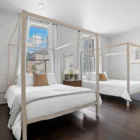 Group-friendly Near Bourbon Street New Orleans