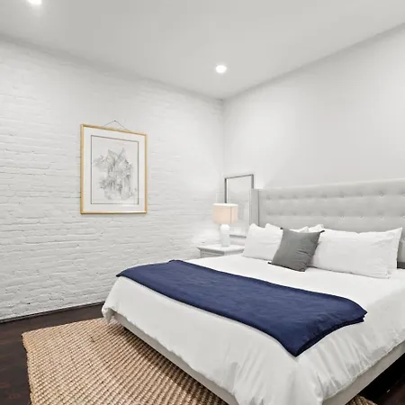 Group-friendly Near Bourbon Street *