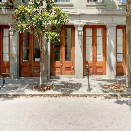 Group-friendly Near Bourbon Street *