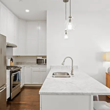 Group-friendly Near Bourbon Street * New Orleans