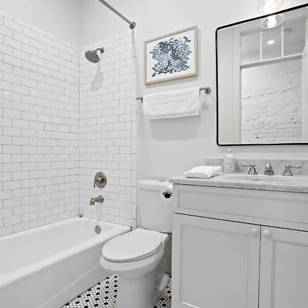 Hotel Group-friendly Near Bourbon Street *