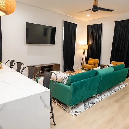 Shimmering New Nola Tvs In Bedrooms & Parking Holiday home *