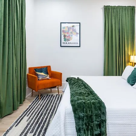 Shimmering New Nola Tvs In Bedrooms & Parking Holiday home