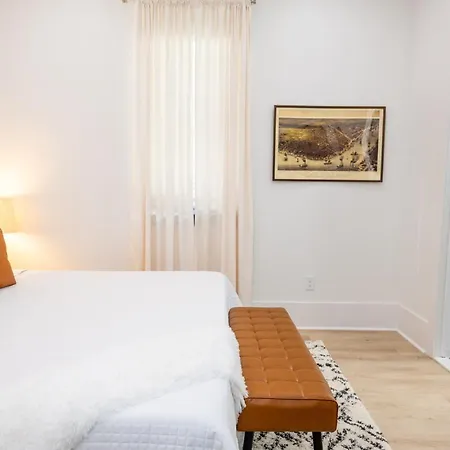 Holiday home Shimmering New Nola Tvs In Bedrooms & Parking