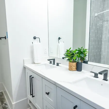 Shimmering New Nola Tvs In Bedrooms & Parking Holiday home New Orleans