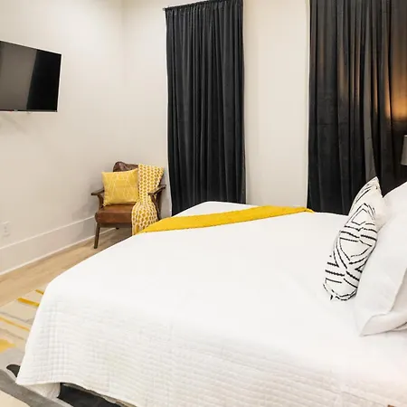Shimmering New Nola Tvs In Bedrooms & Parking Holiday home