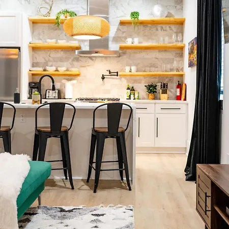 Holiday home Shimmering New Nola Tvs In Bedrooms & Parking New Orleans