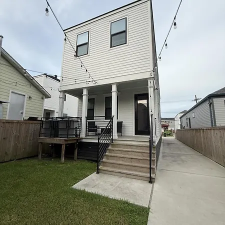 Shimmering New Nola Tvs In Bedrooms & Parking Holiday home New Orleans