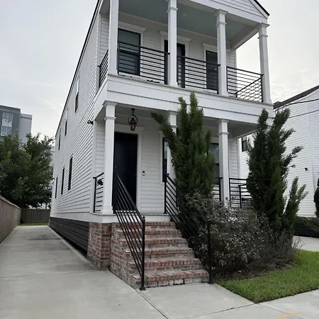 Holiday home Shimmering New Nola Tvs In Bedrooms & Parking *