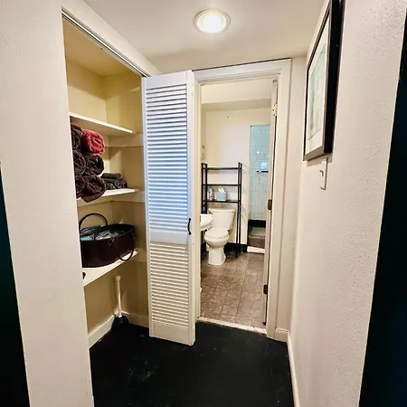 Apartment 3 Bedroom Private First Floor Apartment In Marigny Sleeps 6 Walk To Frenchmen & Bourbon & French Quarter