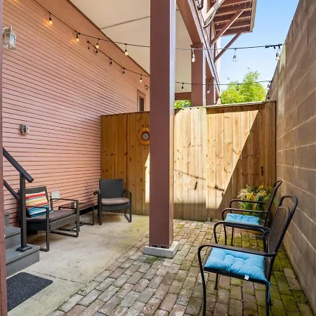 Apartment Governors - Steps To French Quarter